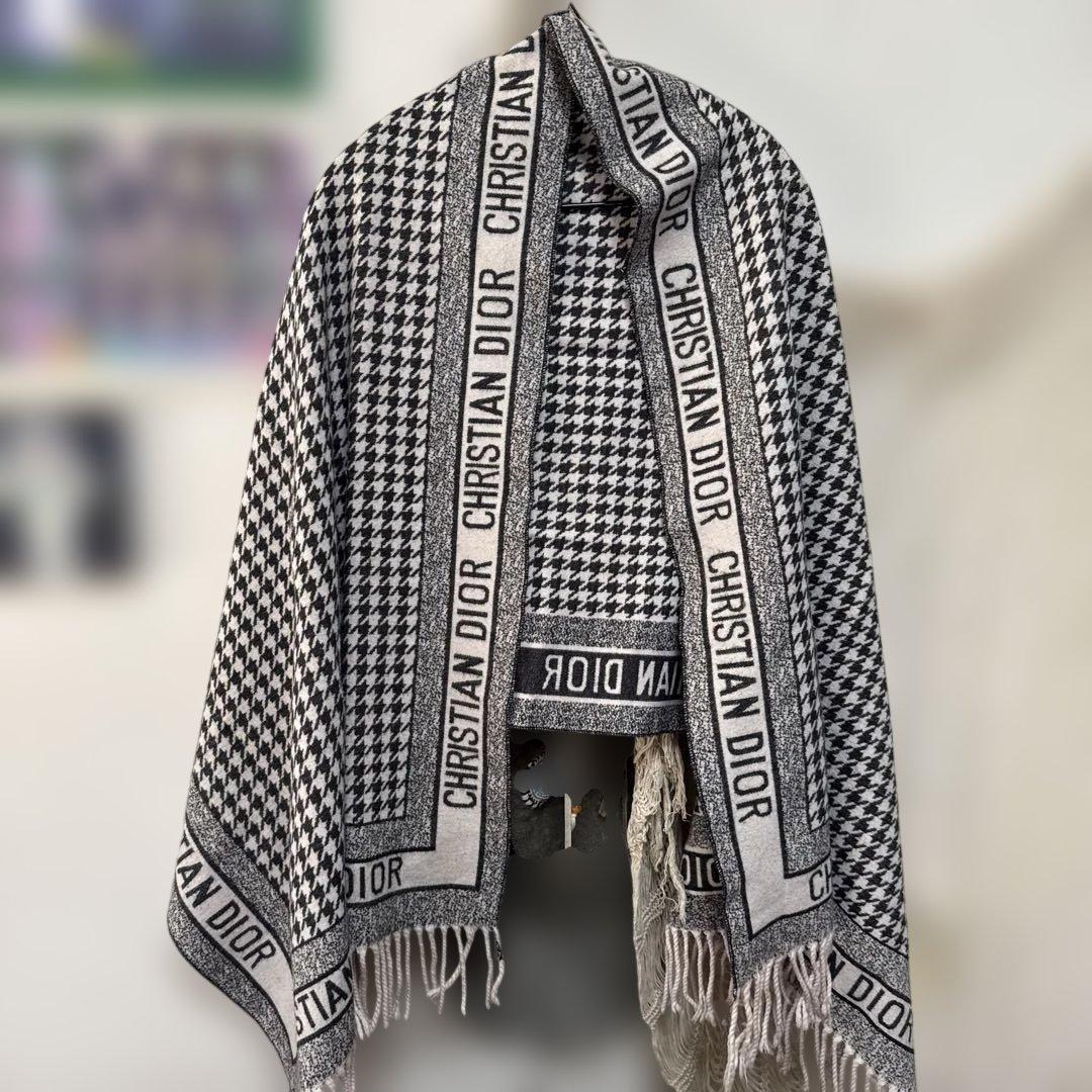 今月末で削除します！CHRISTIAN DIOR ハウンドトゥースマフラー