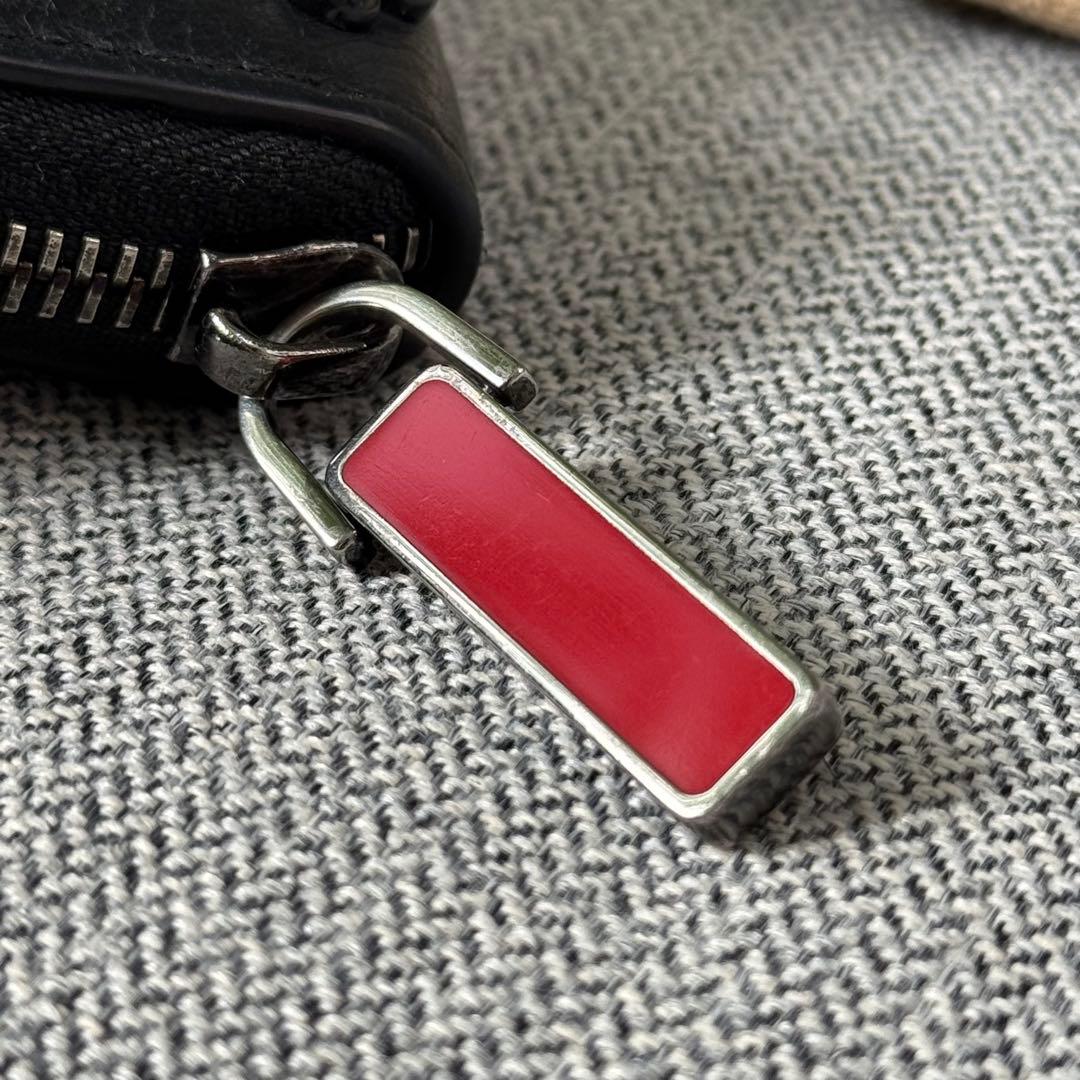 クリスチャン ルブタン パネトーネ ケース