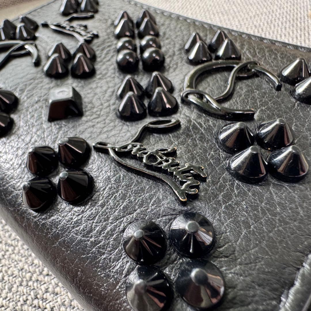 クリスチャン ルブタン パネトーネ ケース