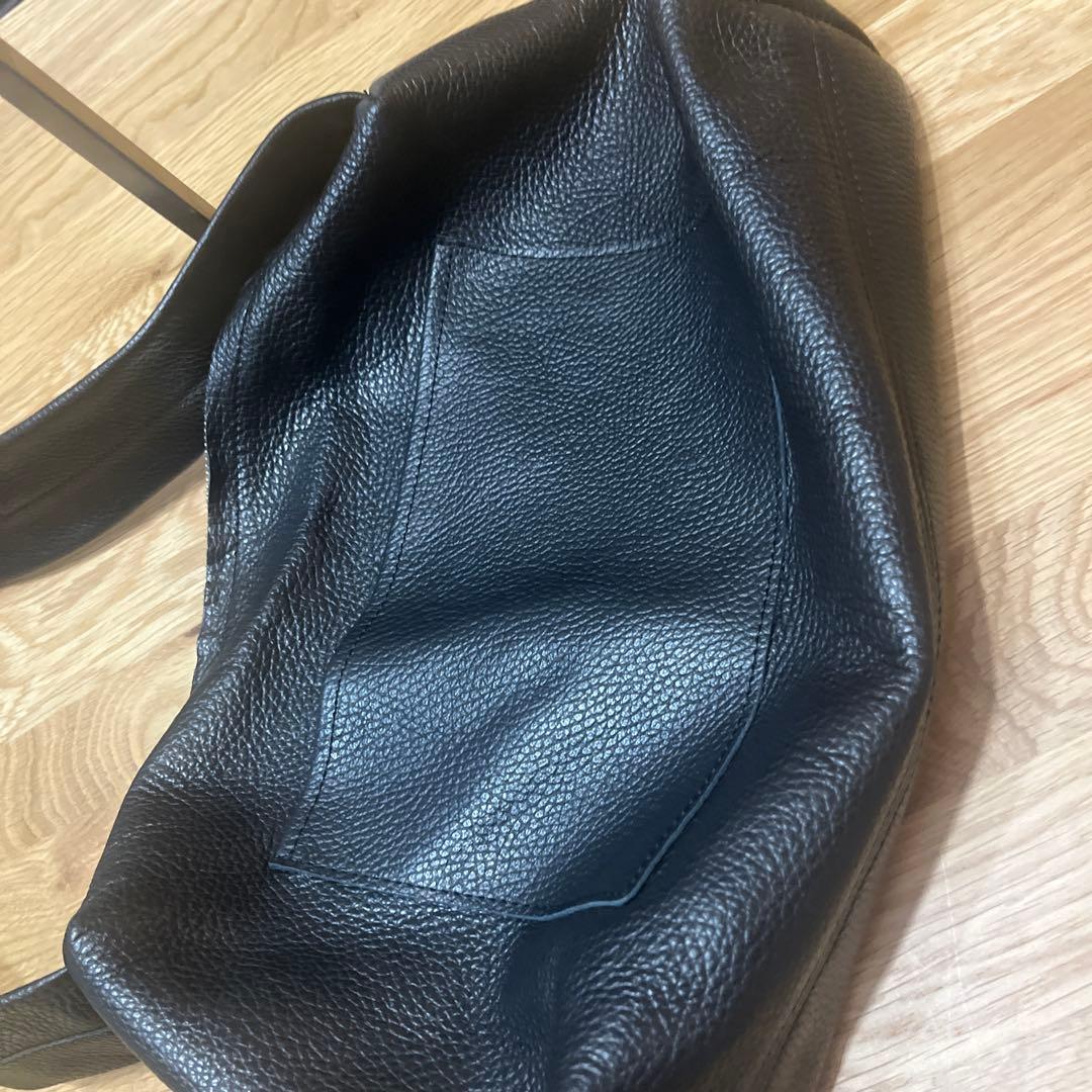 極美品　blancle 黒 レザー ハーフショルダーバッグ　シボ皮