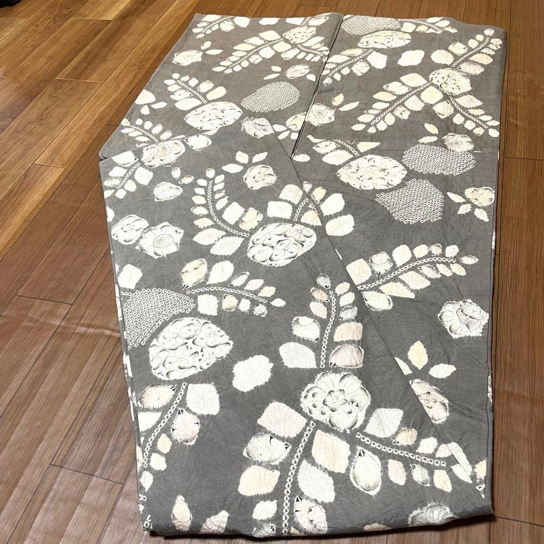 ⭐️ 西洞院辻が花　絞りの紬着物⭐️大脇一心　落款　作家物　グレー×白×薄ピンク