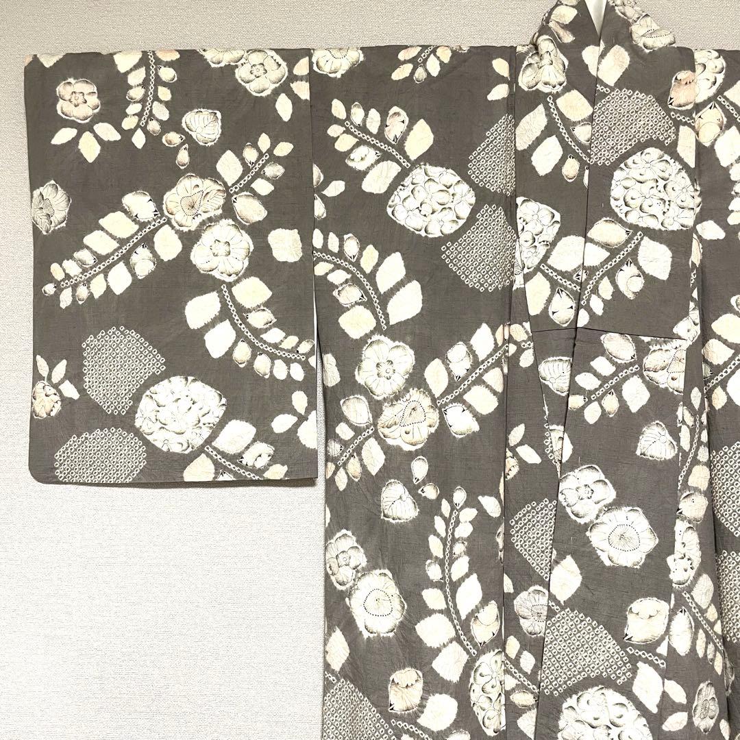 ⭐️ 西洞院辻が花　絞りの紬着物⭐️大脇一心　落款　作家物　グレー×白×薄ピンク