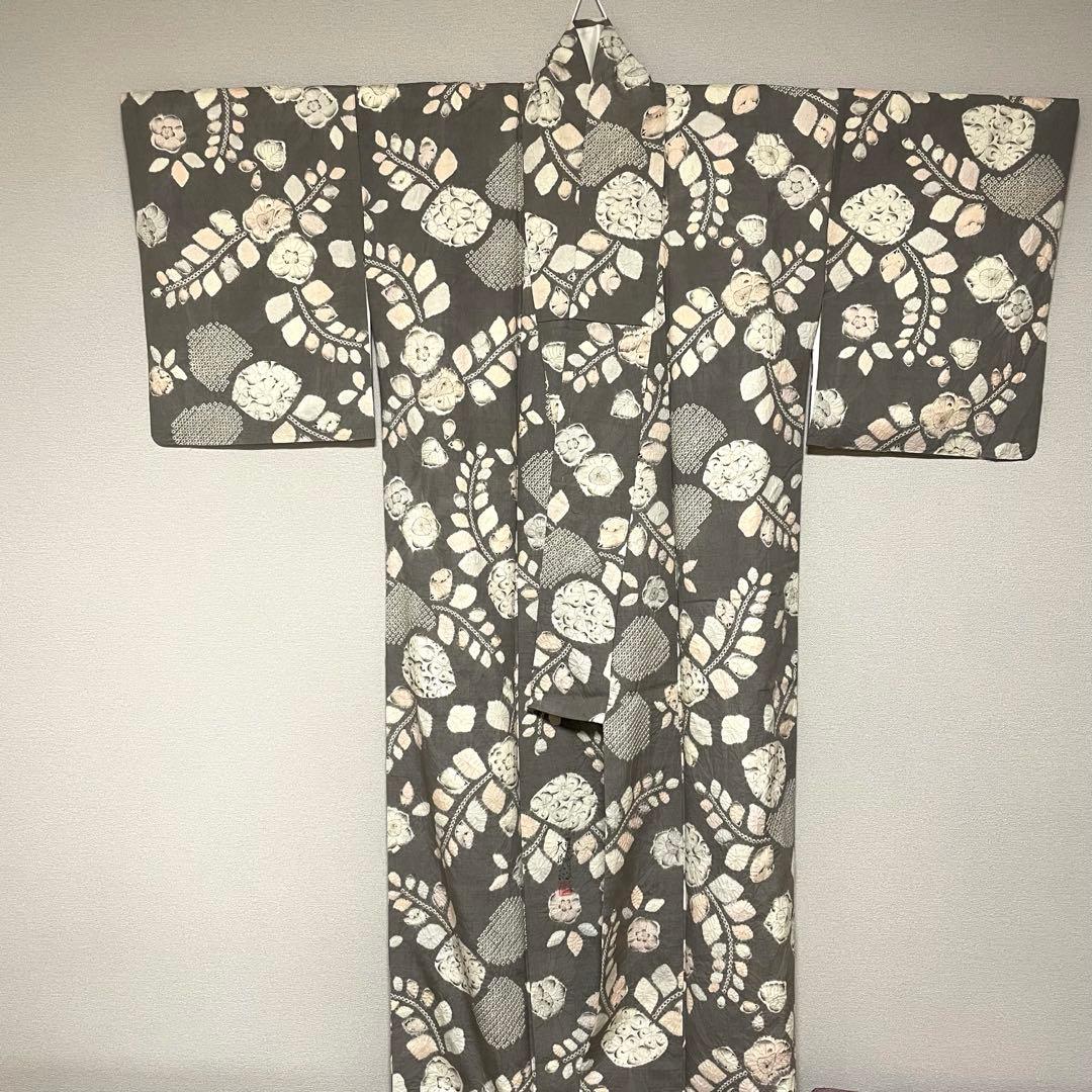 ⭐️ 西洞院辻が花　絞りの紬着物⭐️大脇一心　落款　作家物　グレー×白×薄ピンク