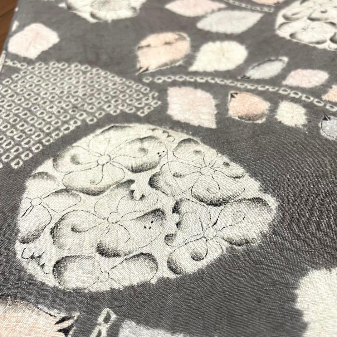 ⭐️ 西洞院辻が花　絞りの紬着物⭐️大脇一心　落款　作家物　グレー×白×薄ピンク