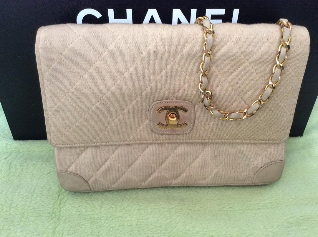 54.CHANEL ショルダーバッグ マトラッセ　チェーンショルダー　Ｇ金具