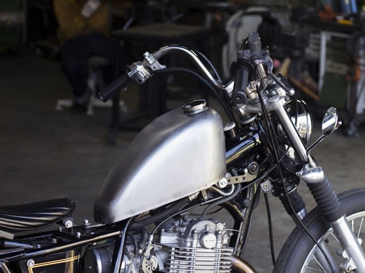 モーターロック｜スポーツスター タンク ハイマウント│SR400/500 キャブ