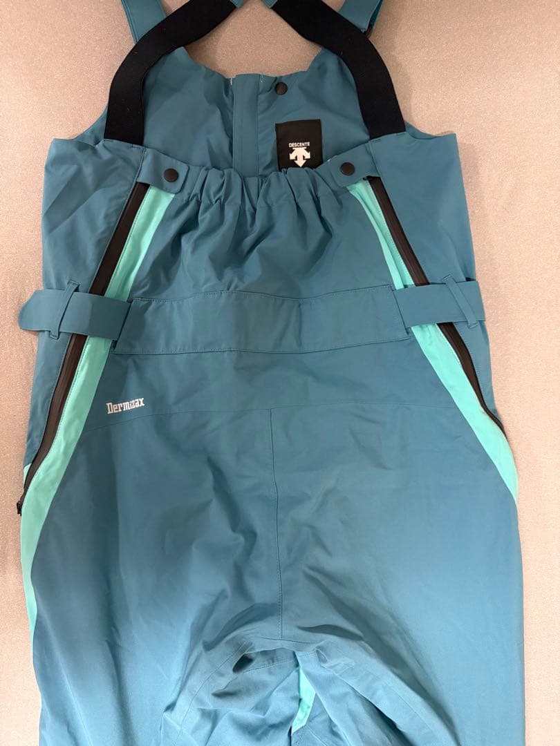 デサント スキーウェア上下　Mサイズ 2024モデル