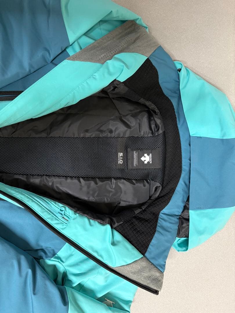 デサント スキーウェア上下　Mサイズ 2024モデル