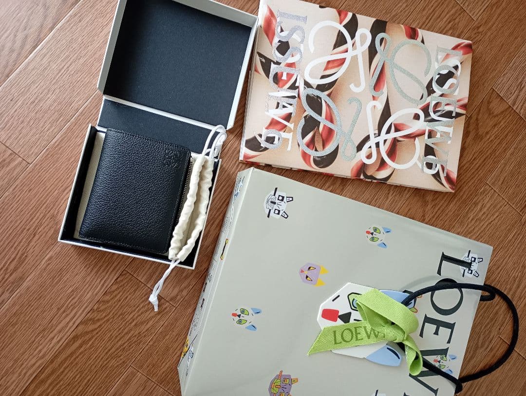 ★LOEWE　ロエベ　メンズ黒 二つ折り財布