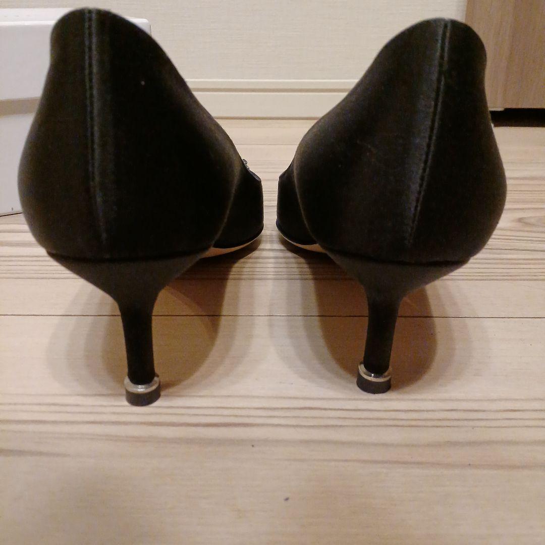 MANOLO BLAHNIK ブラックパンプス HANGISHI050