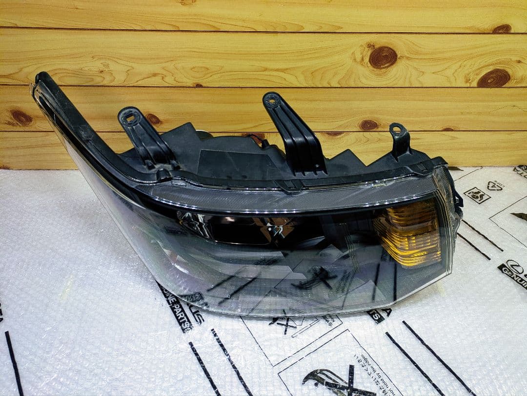 デリカ D5 ヘッドライト インナーブラック CV系前期 黄ばみ無し