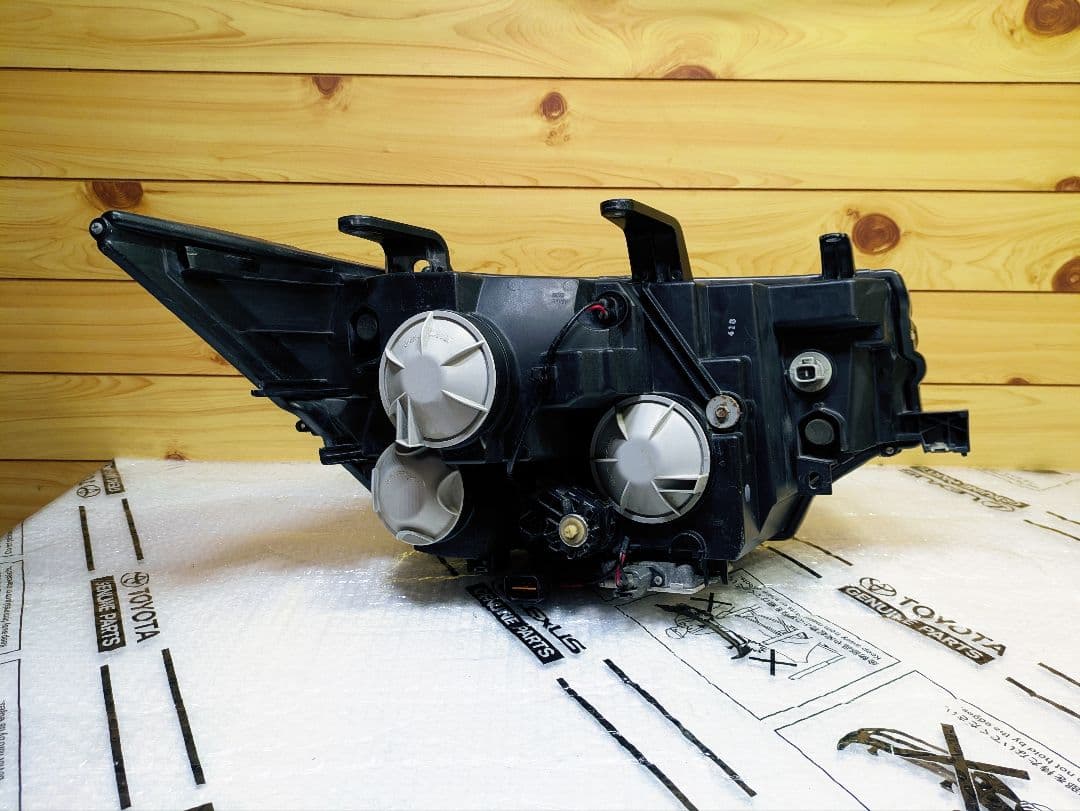 デリカ D5 ヘッドライト インナーブラック CV系前期 黄ばみ無し