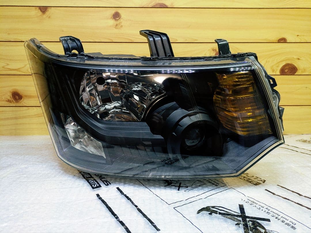 デリカ D5 ヘッドライト インナーブラック CV系前期 黄ばみ無し