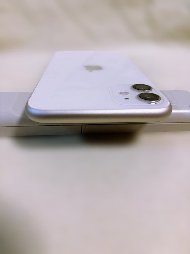 【美品】iPhone11 ホワイト128GB バッテリ83% 外箱・未使用備品有