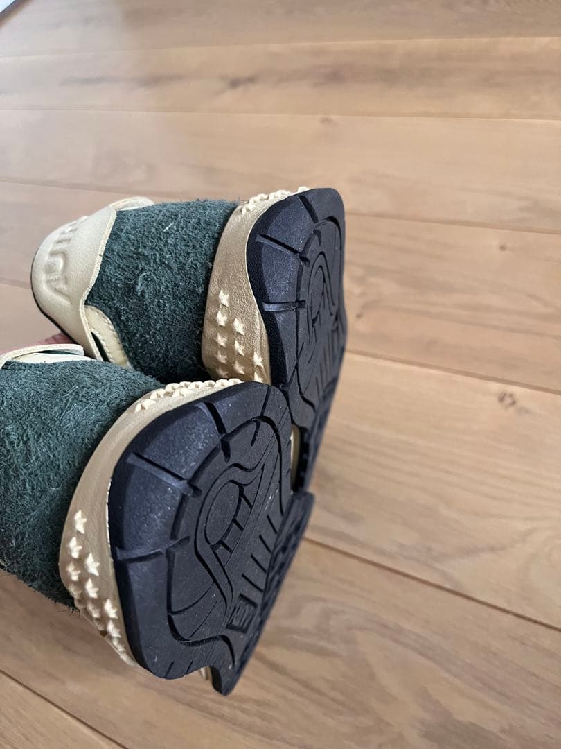 AUTRY ダークグリーン スニーカー