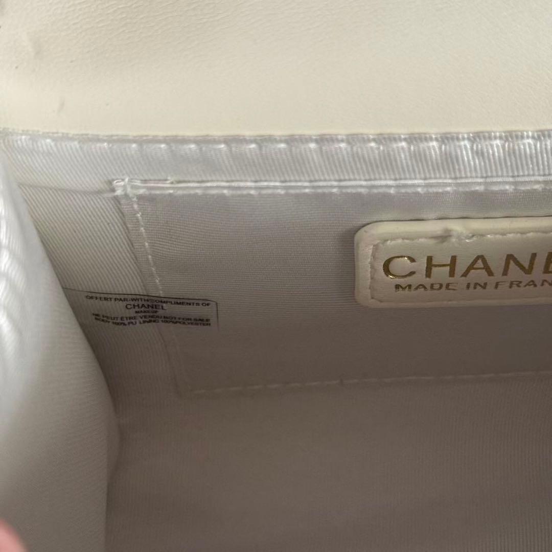 お値下げ中！ノベルティ ホワイト キルティング ショルダーバッグ VIP限定