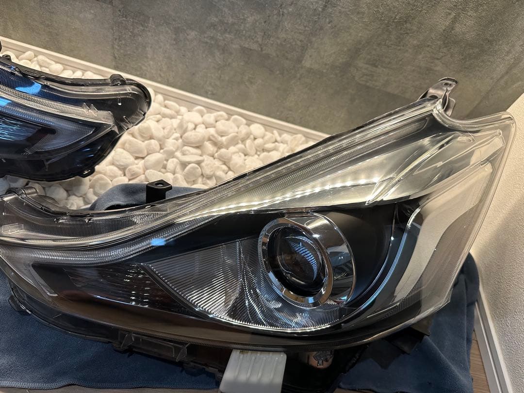 美品‼️プリウスα 後期 純正LEDヘッドライト左右セット