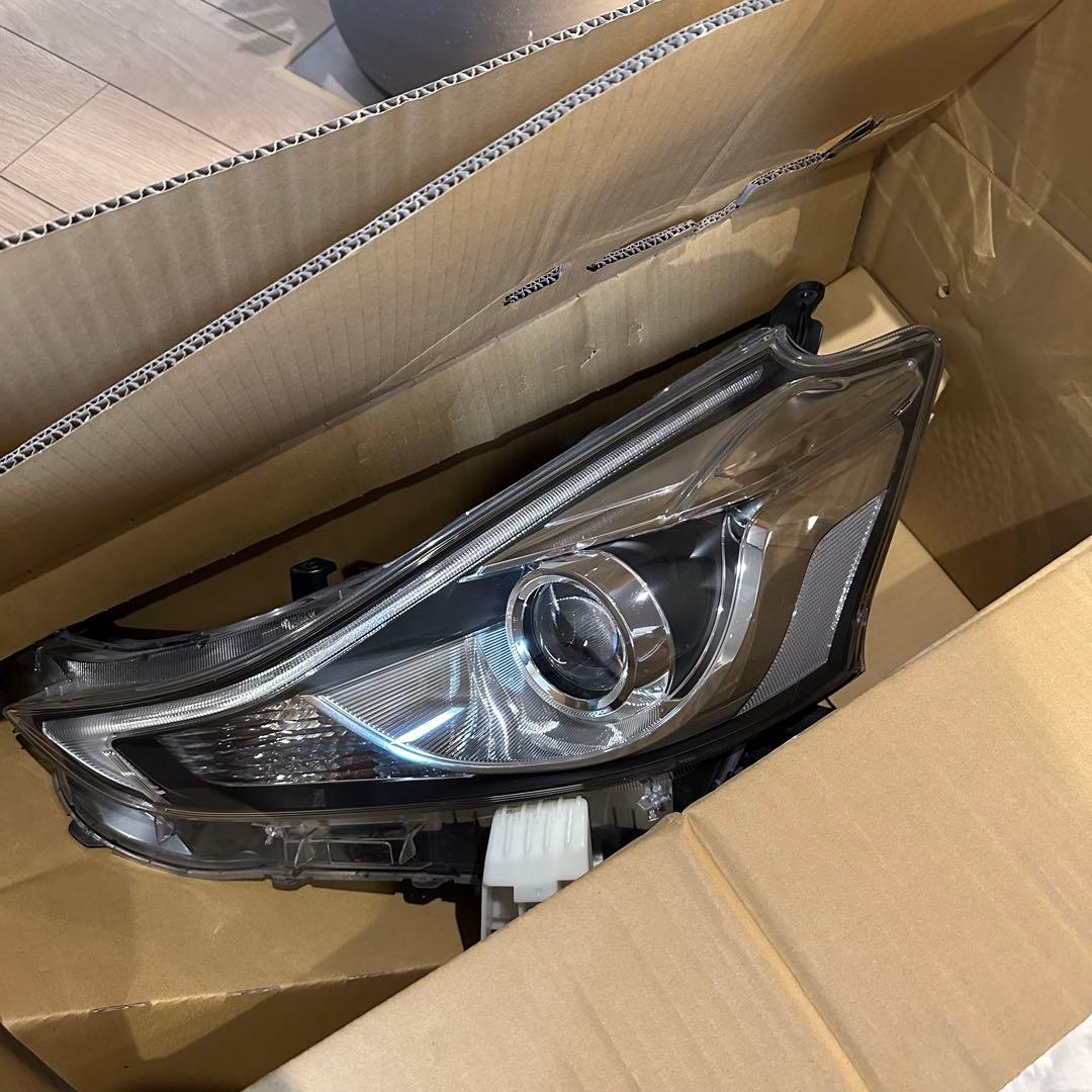 美品‼️プリウスα 後期 純正LEDヘッドライト左右セット