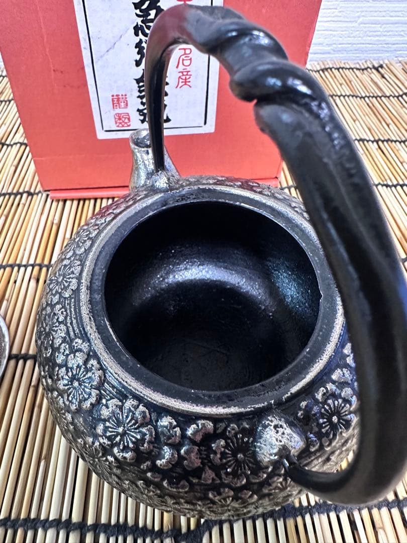 新品、供箱付　工房和秋 金野 和秋作 和銑、砂鉄鉄急須 南部鉄瓶　南部鉄器　鉄瓶