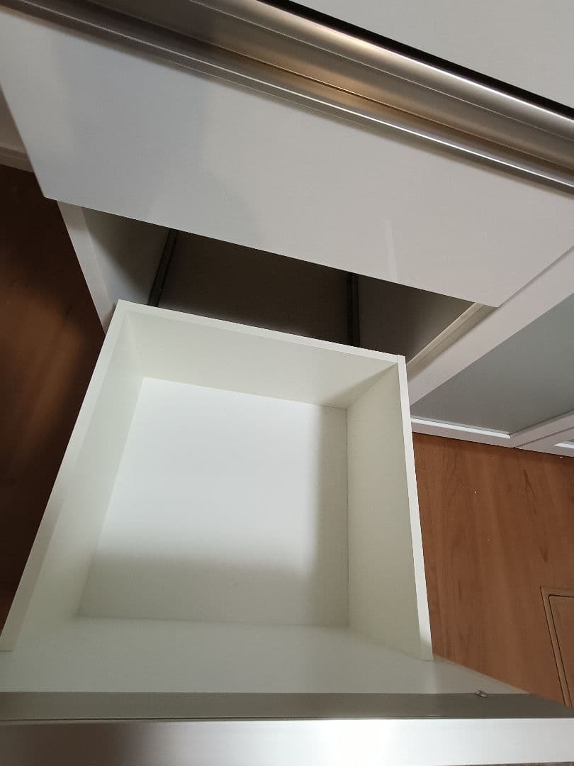 L*i様 【送料込】ホワイトキッチンボード 食器棚 幅約117cm　泉洋化工