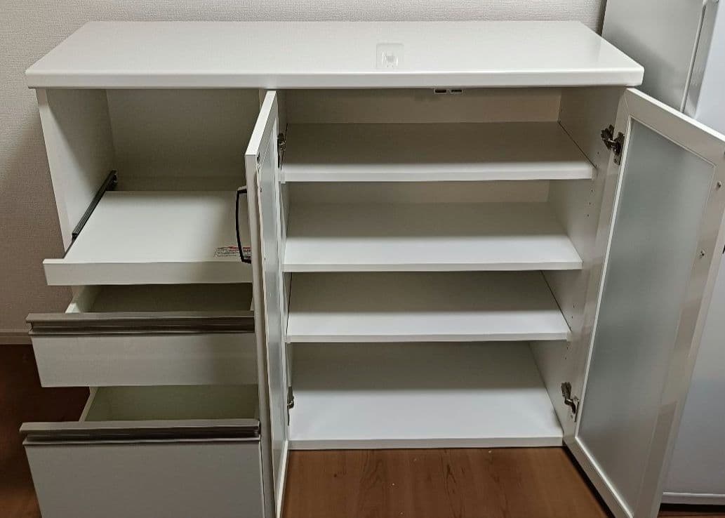 L*i様 【送料込】ホワイトキッチンボード 食器棚 幅約117cm　泉洋化工