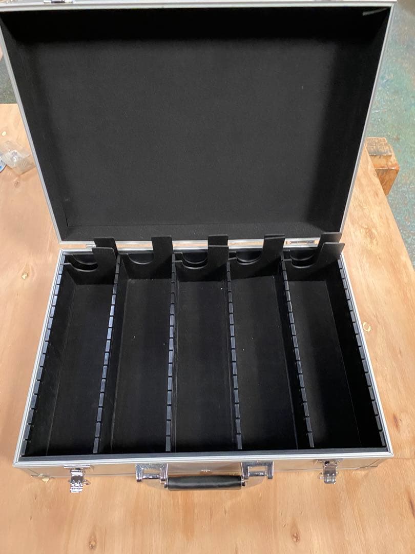 最終価格　TOYGER アタッシュケース シルバー