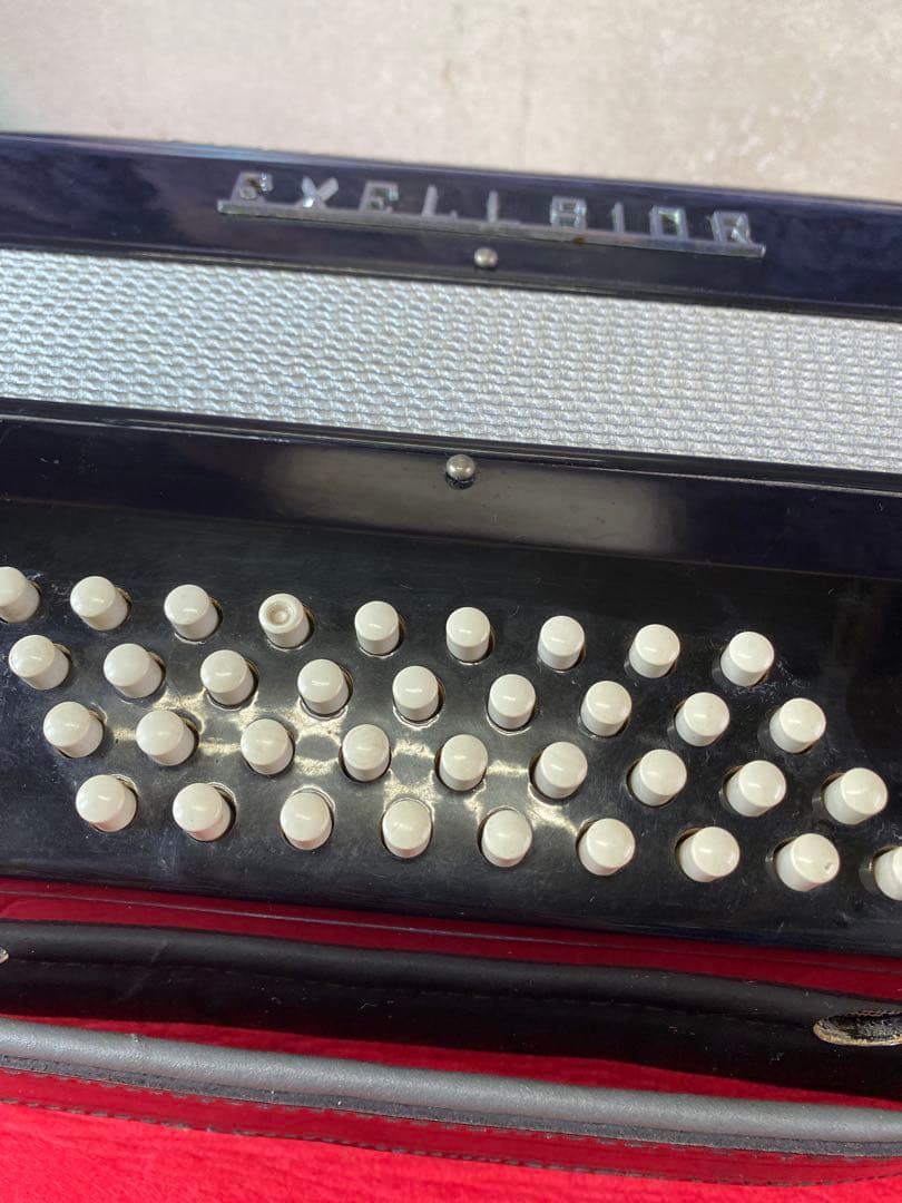 EXCELSIOR の中で一番軽量小型アコーディオン セブンス有る、整備品