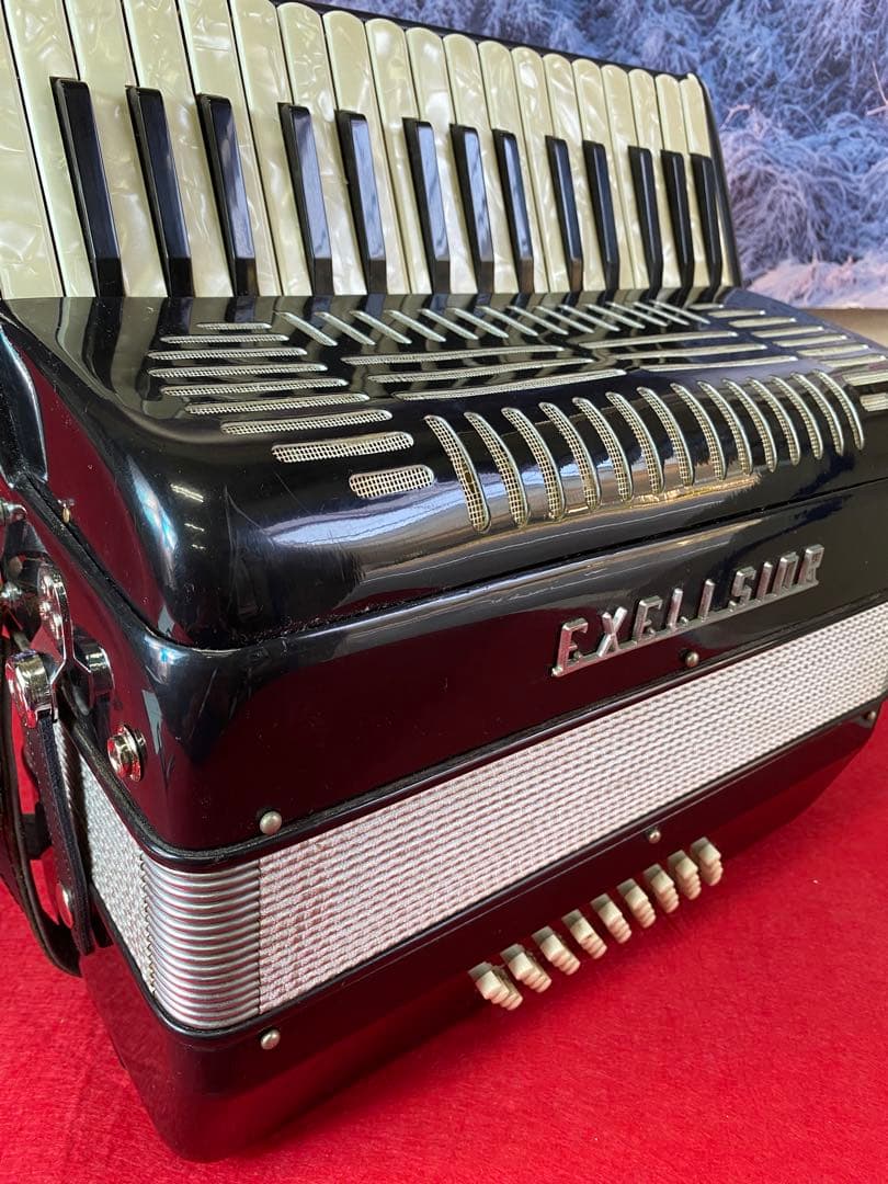 EXCELSIOR の中で一番軽量小型アコーディオン セブンス有る、整備品