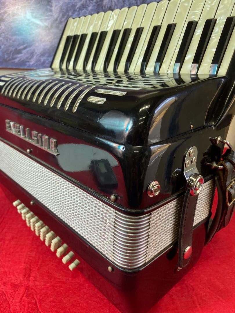 EXCELSIOR の中で一番軽量小型アコーディオン セブンス有る、整備品