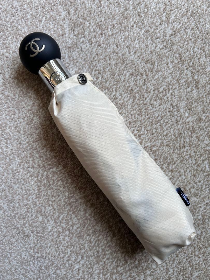 美品！CHANEL 折りたたみ傘 カメリア　ホワイト