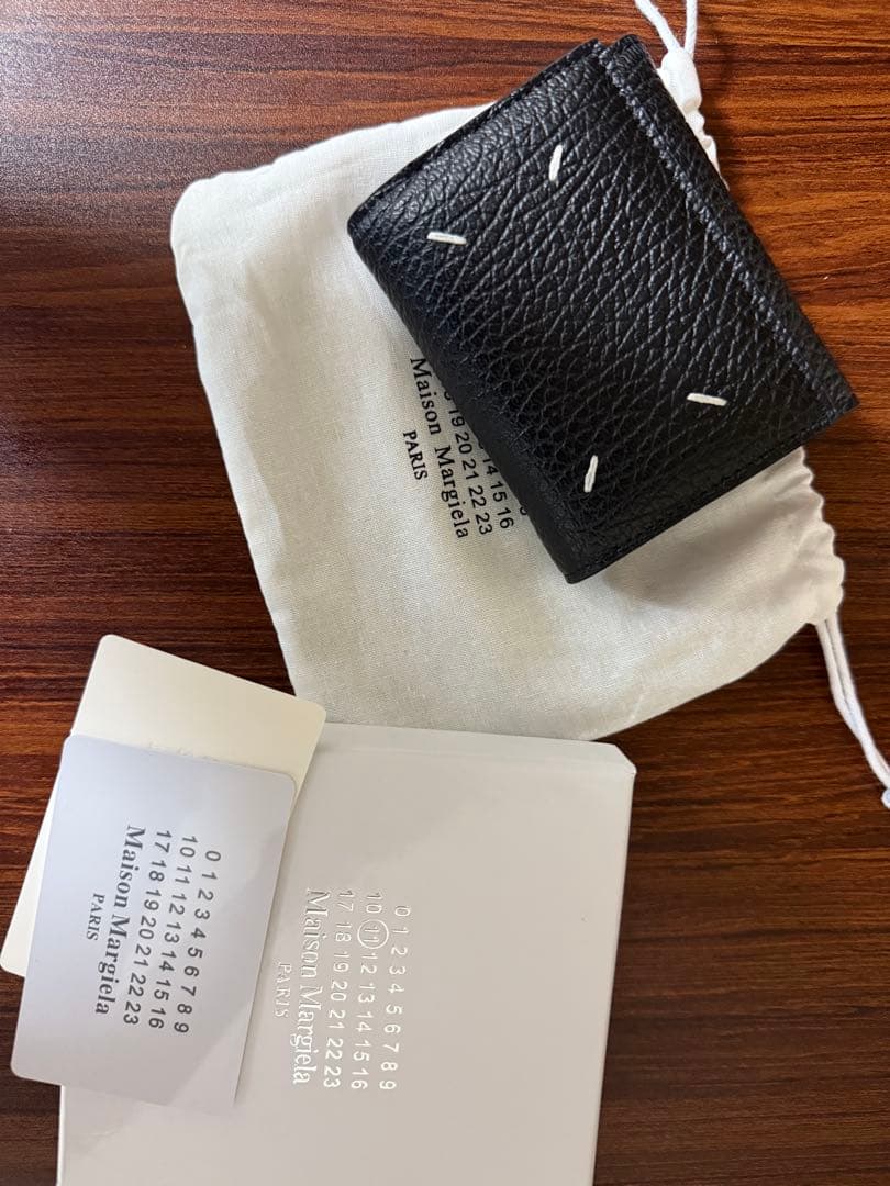 メゾン　マルジェラ　ブラックレザー 三つ折り財布