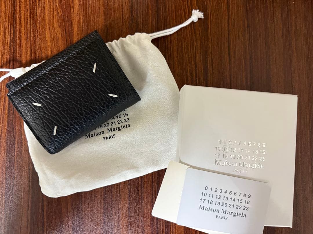 メゾン　マルジェラ　ブラックレザー 三つ折り財布