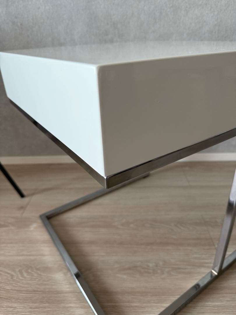 【値下げ】大塚家具　サイドテーブル　鏡面ホワイト