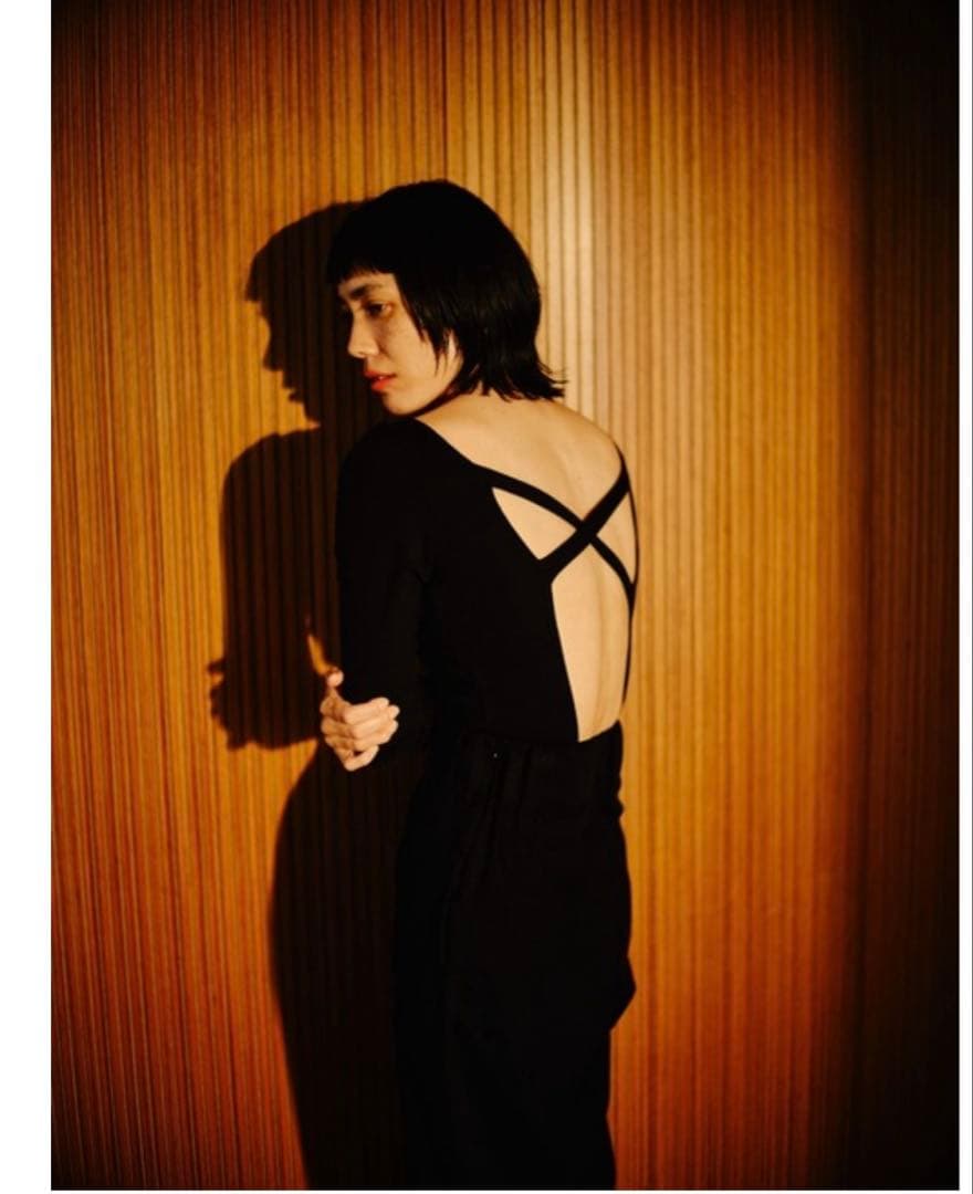 【専用】ブラック クロスデザイン 長袖ボディスーツ Papier