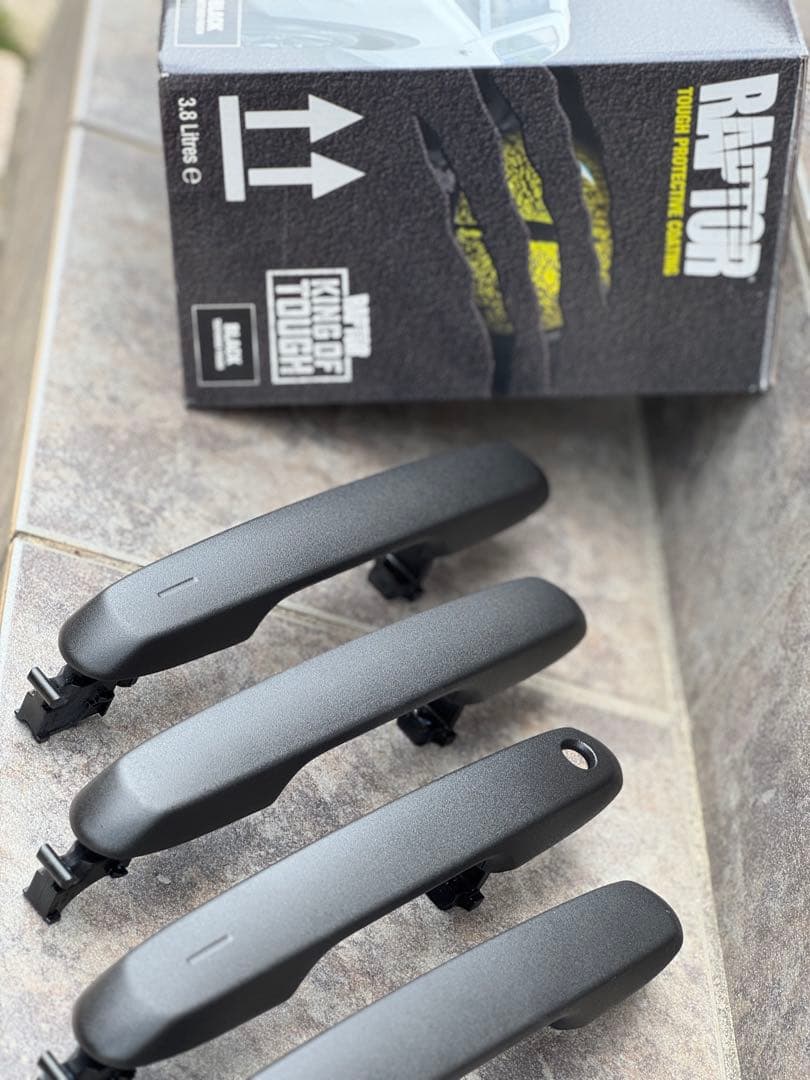 ②ランドクルーザー250 カウルトップ　グリル　ドアハンドル　ラプターライナー