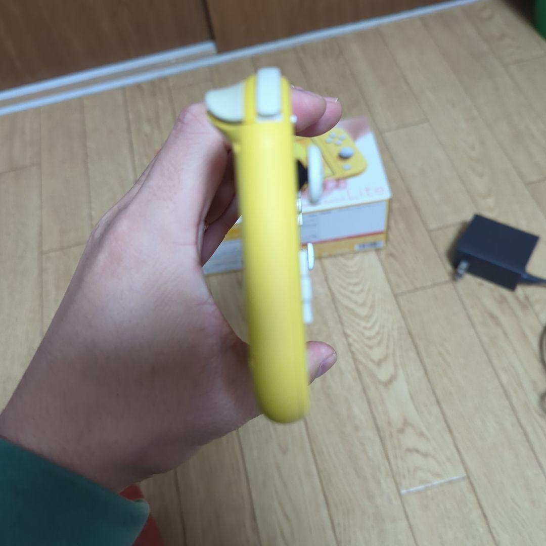 Nintendo Switch Lite イエロー 充電器、箱付き
