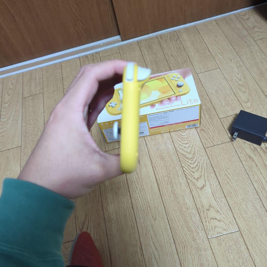 Nintendo Switch Lite イエロー 充電器、箱付き