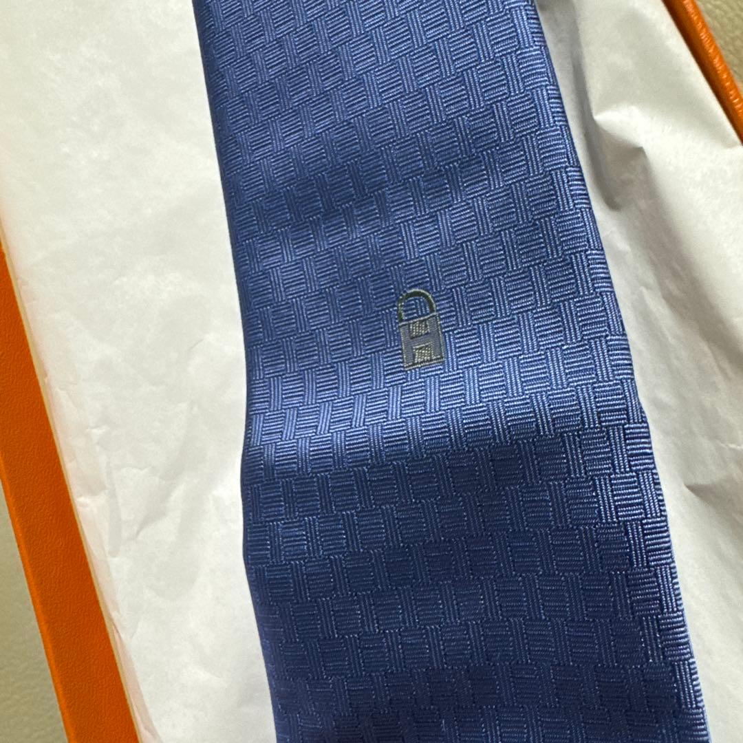 未使用 HERMES エルメス ネクタイ H柄 カデナ 南京錠 水色 ブルー