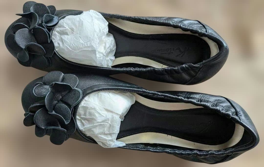 週末限定再値下！新品キタムラ　とても柔い革歩きやすいローヒールパンプス24cm黒