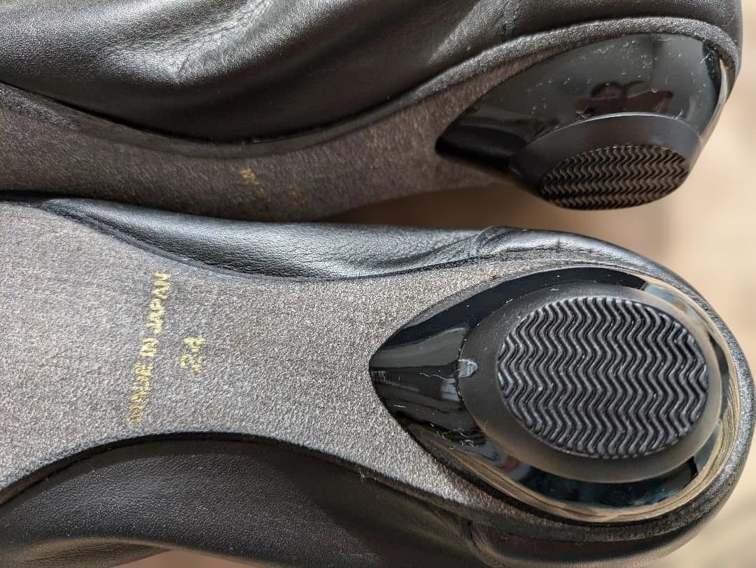 週末限定再値下！新品キタムラ　とても柔い革歩きやすいローヒールパンプス24cm黒