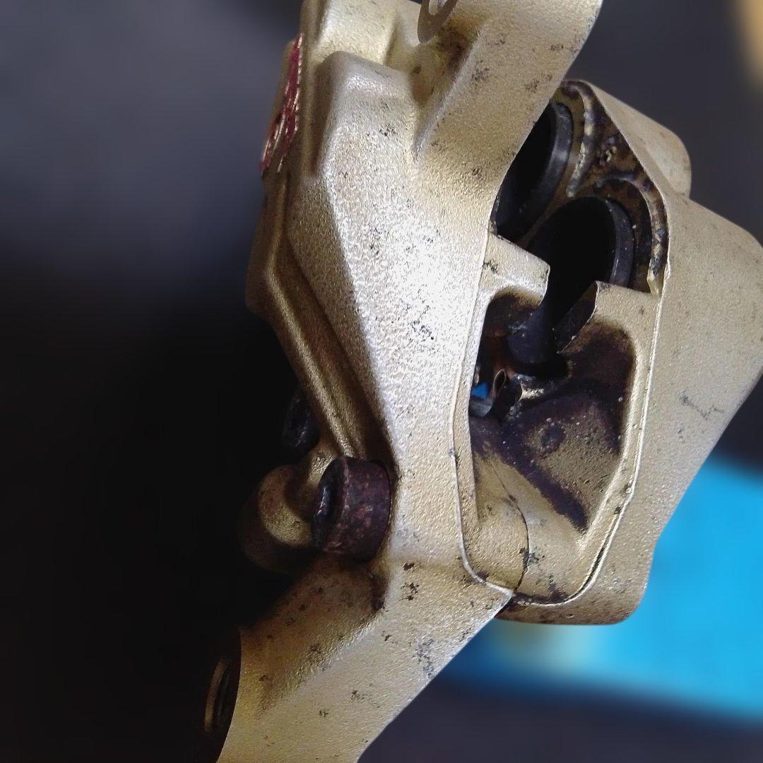 xjr1300 1998年 RP01 純正ブレンボキャリパー パット付