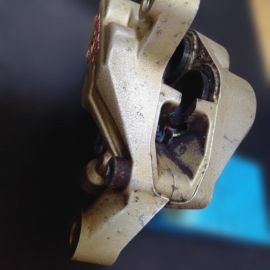 xjr1300 1998年 RP01 純正ブレンボキャリパー パット付