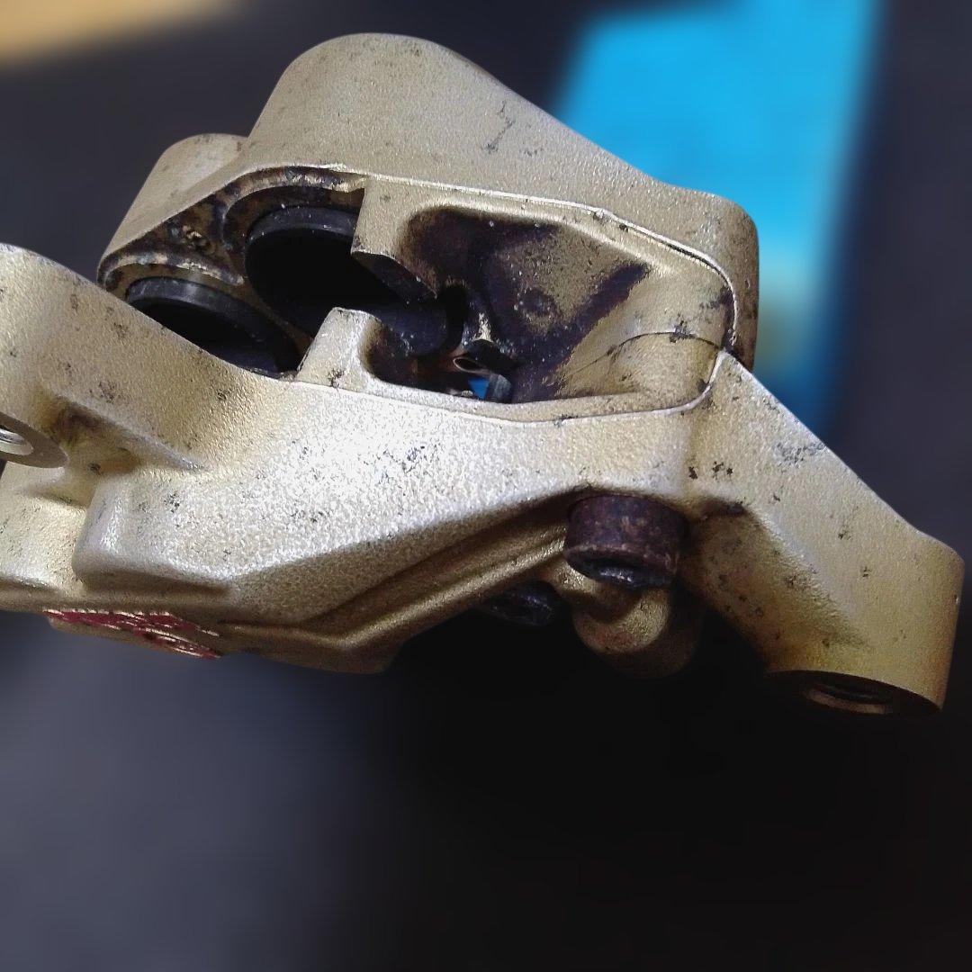 xjr1300 1998年 RP01 純正ブレンボキャリパー パット付