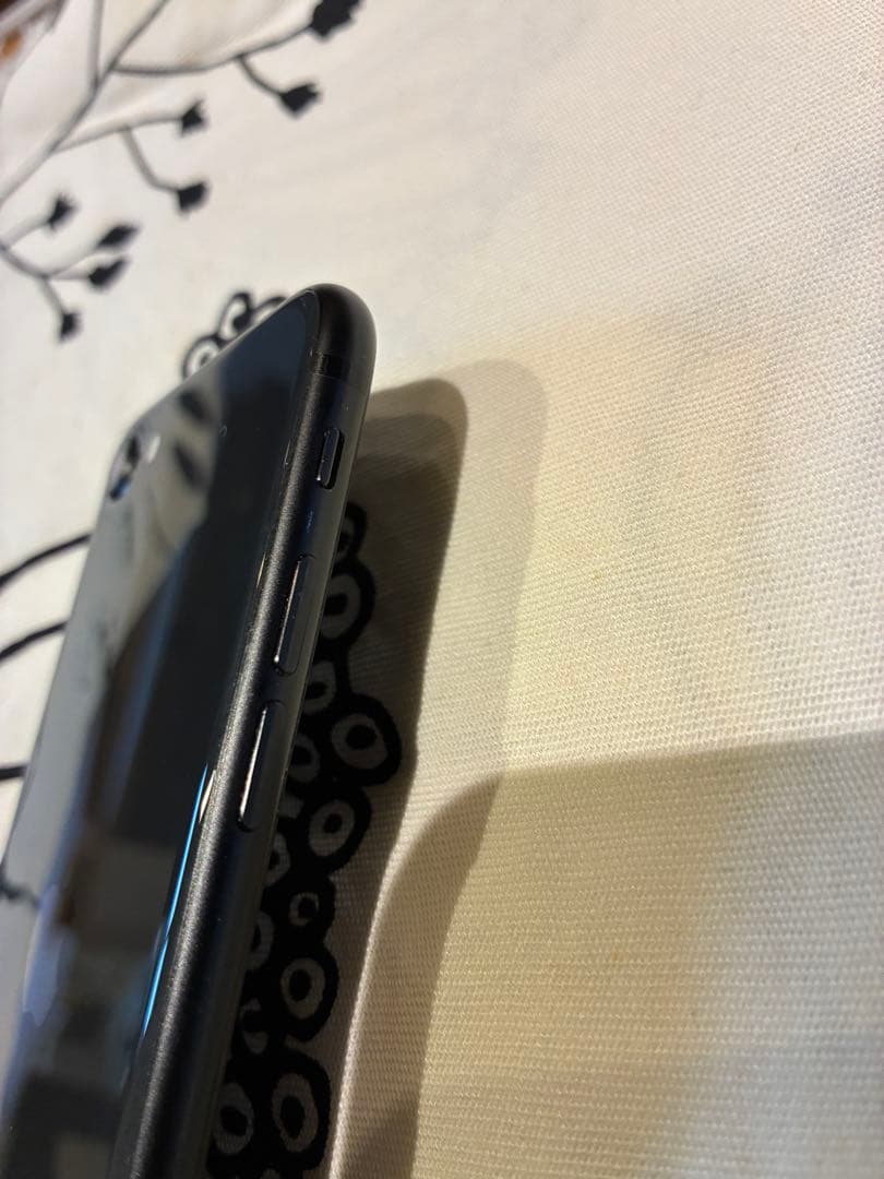 Apple iPhone SE 2世代ブラック 本体64gb