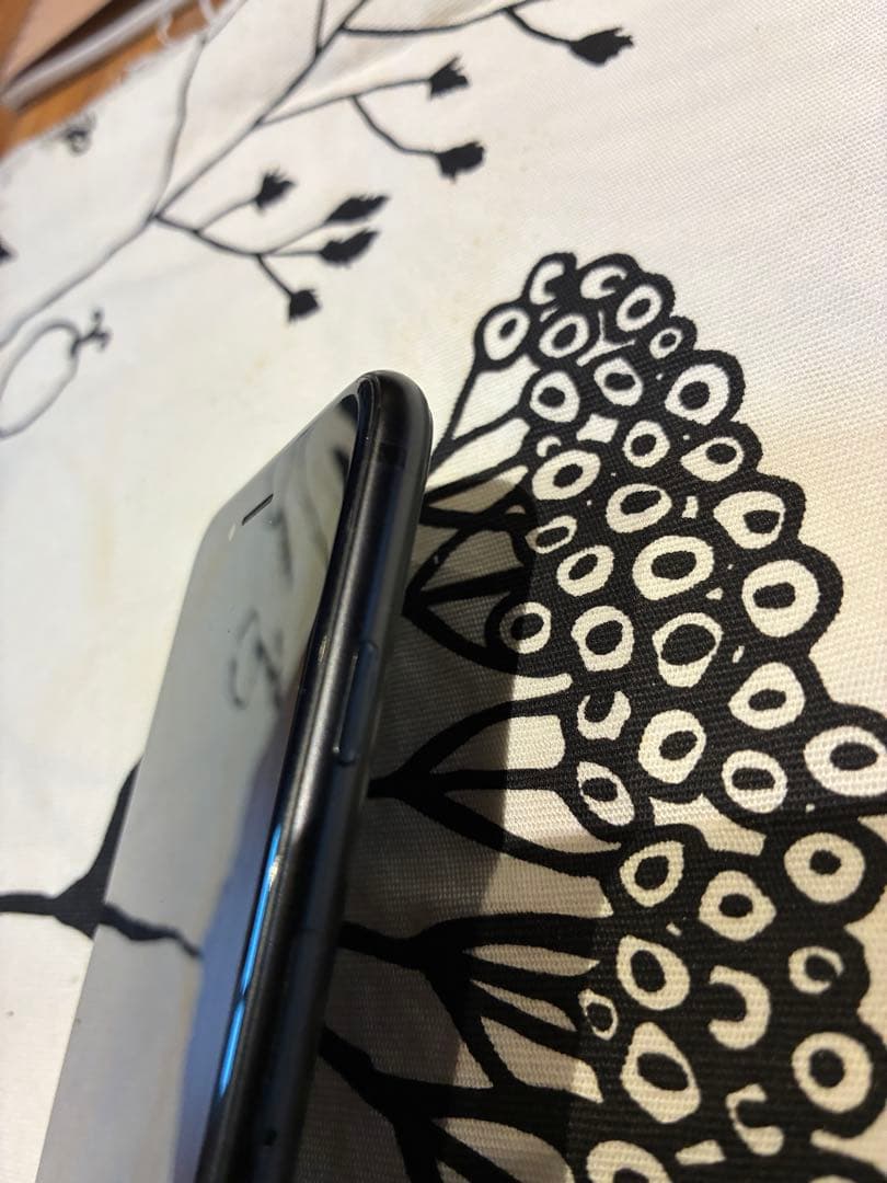 Apple iPhone SE 2世代ブラック 本体64gb