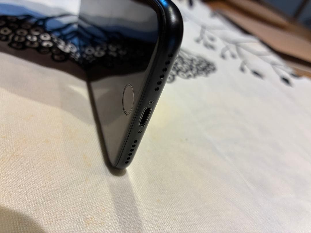 Apple iPhone SE 2世代ブラック 本体64gb