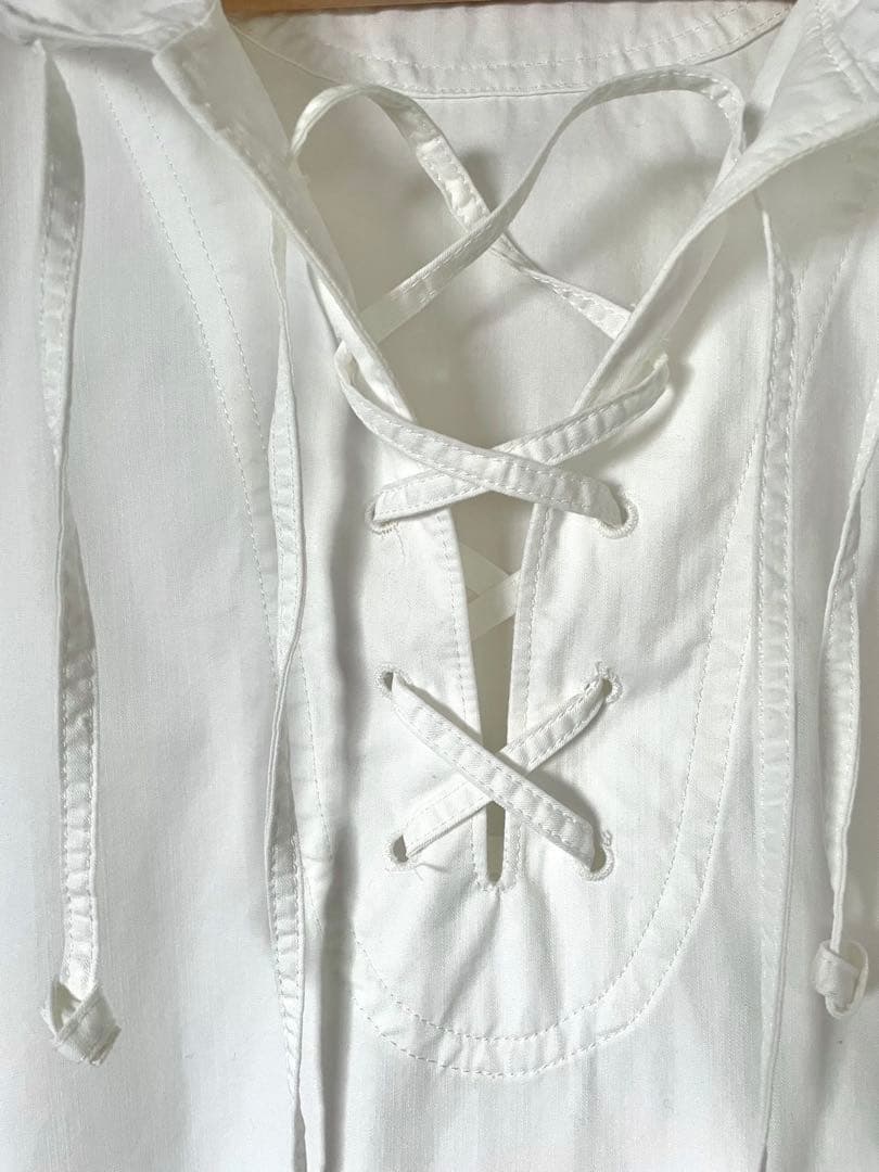 m*a様 ワンダフルワールド　蔦薔薇刺繍　プルオーバー　シロ