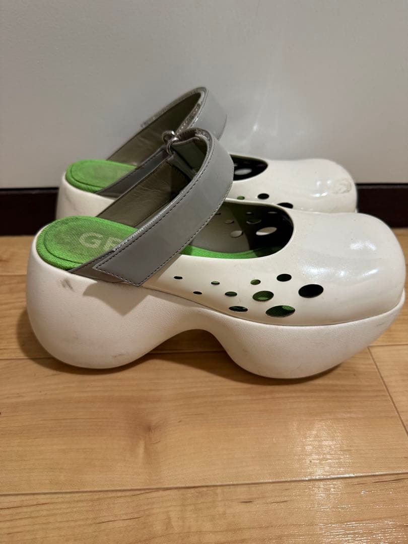 靴 grape White Microfiber Platform Slippers