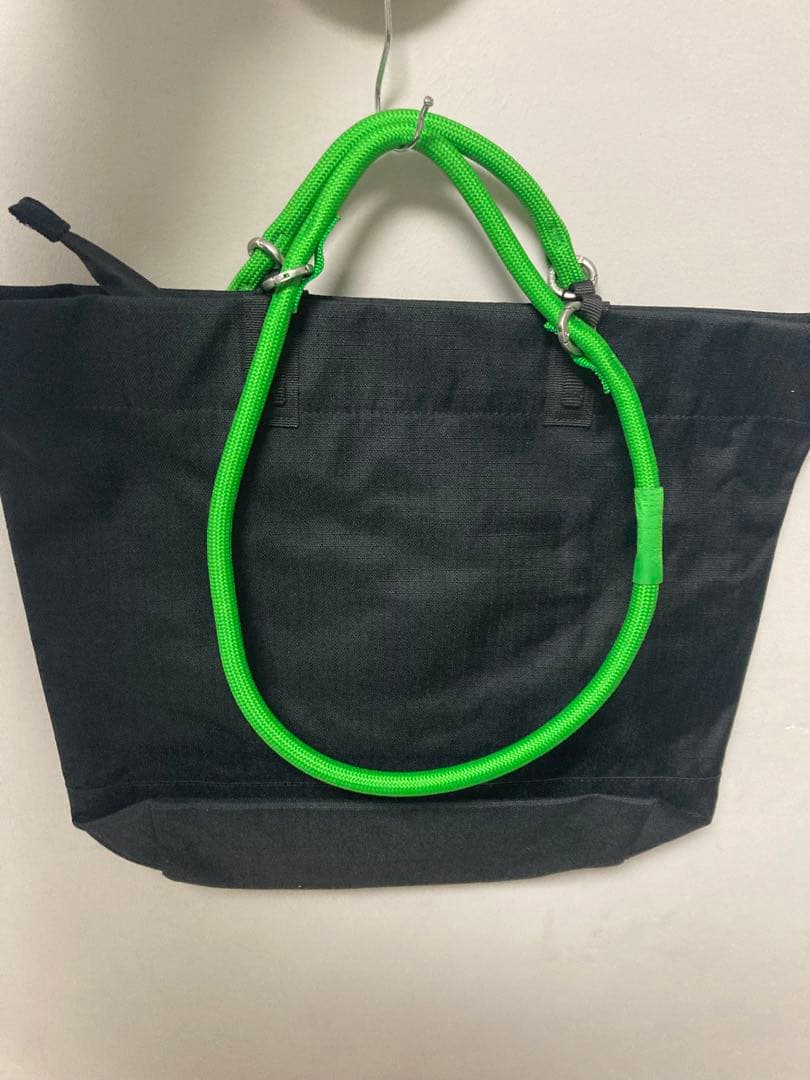 topologie トートバッグ 黒/緑