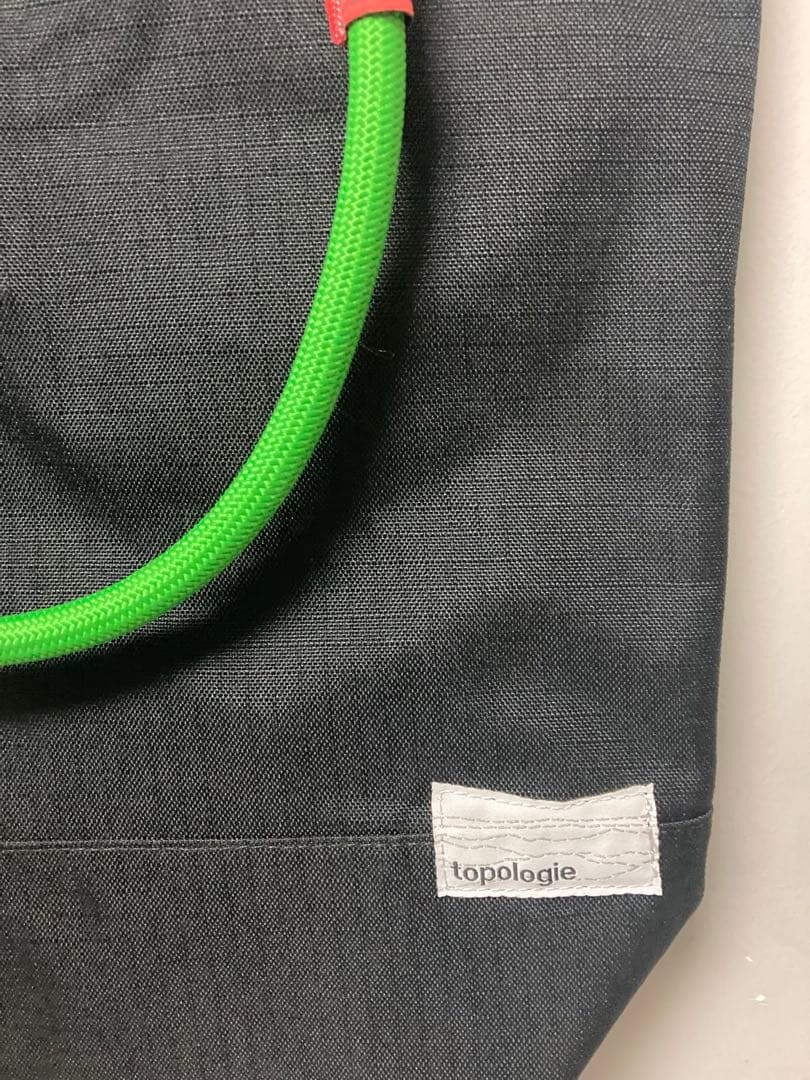 topologie トートバッグ 黒/緑